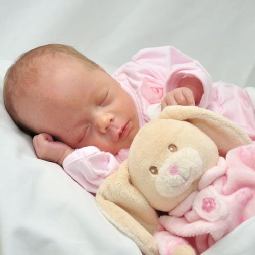 Dreamy Rain Serenade: Melodic Lullabies with Ambient Sound for Rested Baby Naps