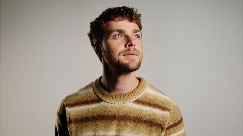 Alex Warren: Finding Family on the Road