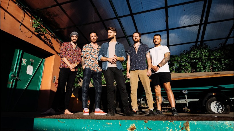 HANDS LIKE HOUSES   BROADSIDE