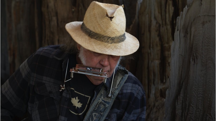 NEIL YOUNG - NEIL YOUNG AND THE CHROME HEARTS