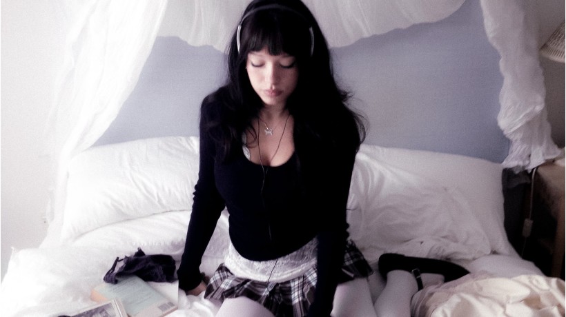 Esha Tewari - EU/UK DEBUT TOUR