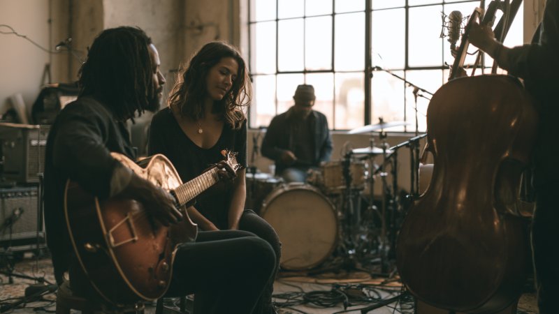 Jouer ensemble ou créer ensemble : la vraie clé de la collaboration musicale