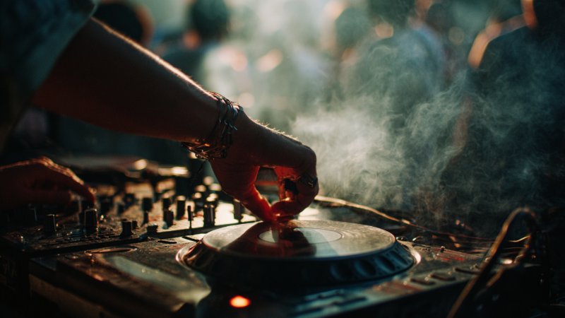 Cherche DJ pour monter un collectif : créer ensemble la scène musicale locale