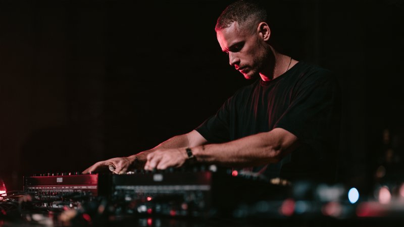 Où rencontrer des DJs à Paris : guide pour musiciens et passionnés